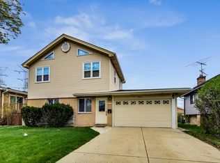 8947 Cherry Ave, Morton Grove, IL