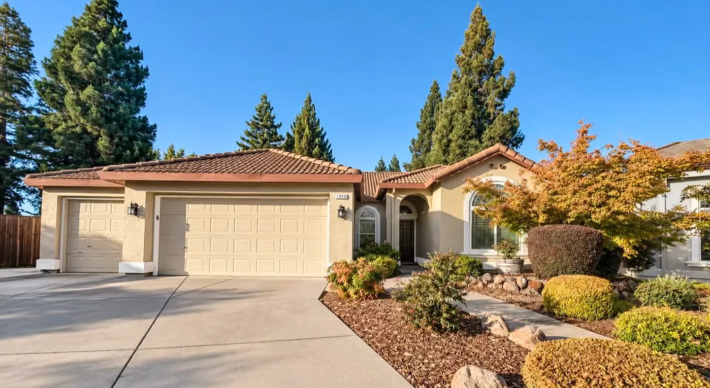 4 bed, 2115 sqft, $3,595 — Photo 1
