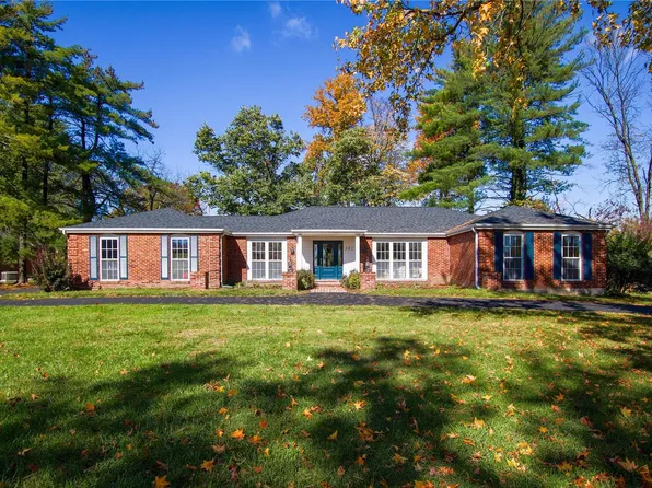 301 Diplomat Ln, Chesterfield, MO 63017