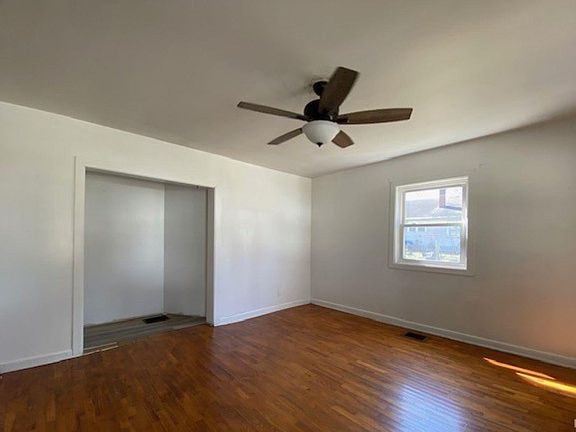 3rd image of 301 E 9th St