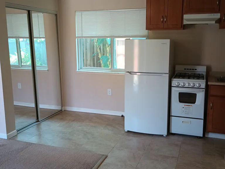 132 Sherrod Ct #B — Photo 2