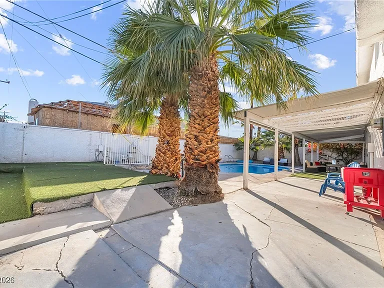 2419 Vegas Valley Dr — Photo 41