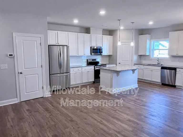 521 Barrington Row Ave — Photo 6