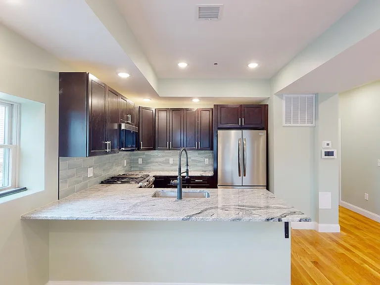 200 L St #1 — Photo 2
