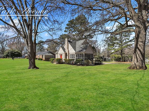 3rd image of 1022 Temple Ct