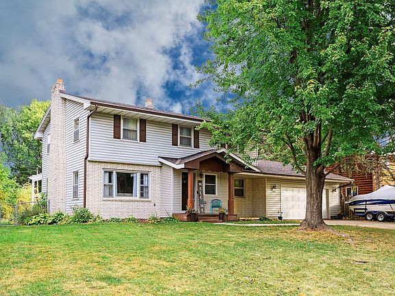 4th image of 2451 Mamie Ave E