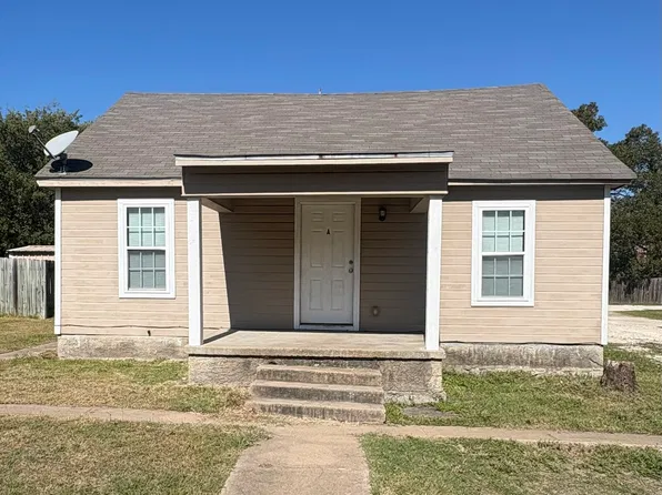 907 W 5th St #A, Clifton, TX 76634