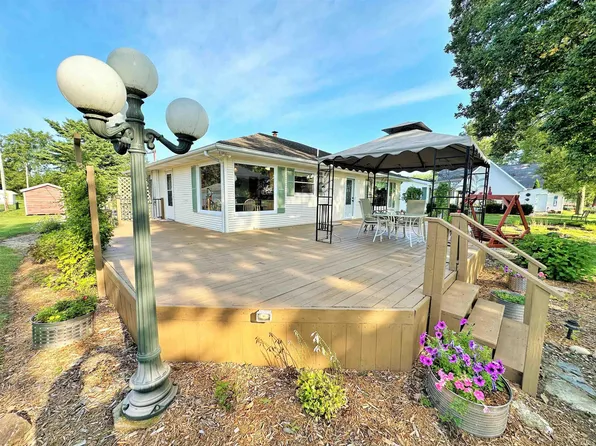 6237 N McKinley Dr, Monon, IN 47959