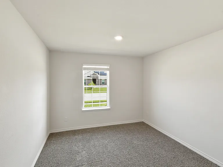 415 Boston Rd — Photo 20