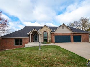 3735 SW Cobblestone Pl, Topeka, KS 66610
