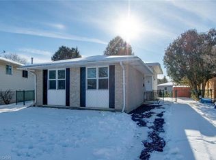 9 Camelot Cres, London, ON N5V 3L4