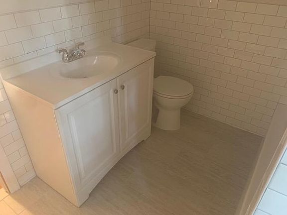 Main bathroom