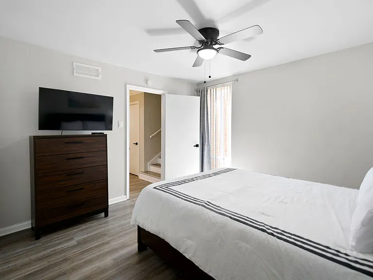 E Avenue J — Photo 19