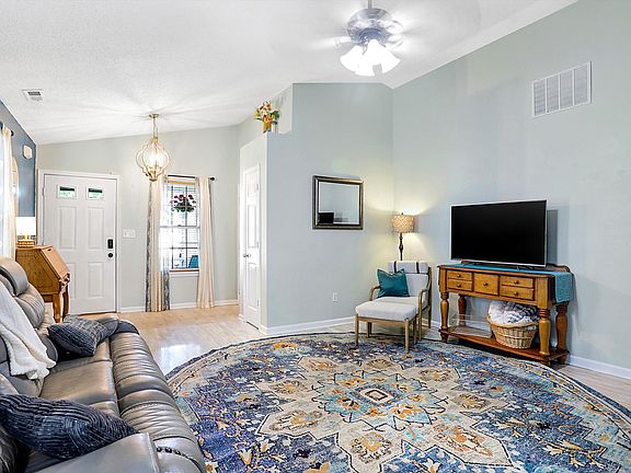 4th image of 15485 Fawn Meadow Dr