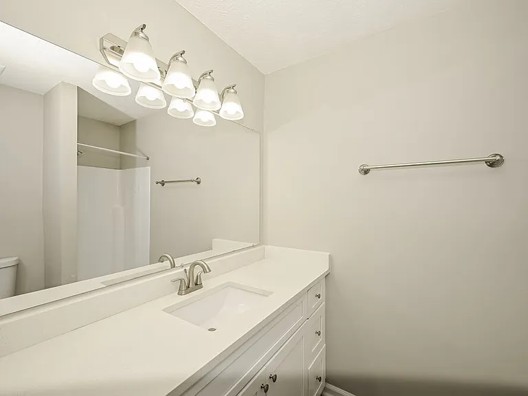 209 Lexington Dr — Photo 12