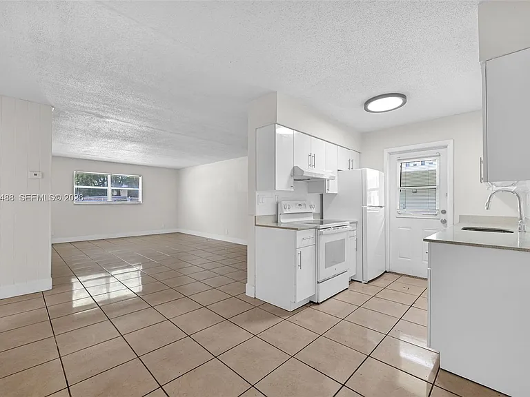 861 SW 74th Ter #102D — Photo 2