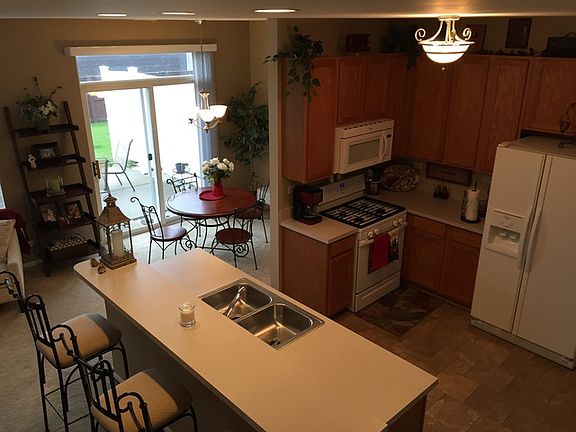 3rd image of 319 Parkside Dr