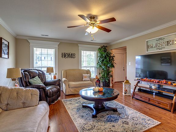 2nd image of 647 Evelyn Dr #2