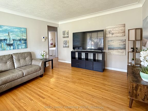 4th image of 51 Spurgeon Dr