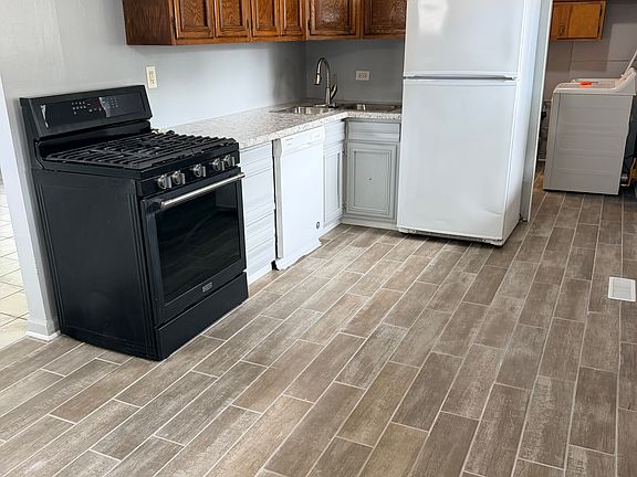2nd image of 133 W Briarcliff Rd