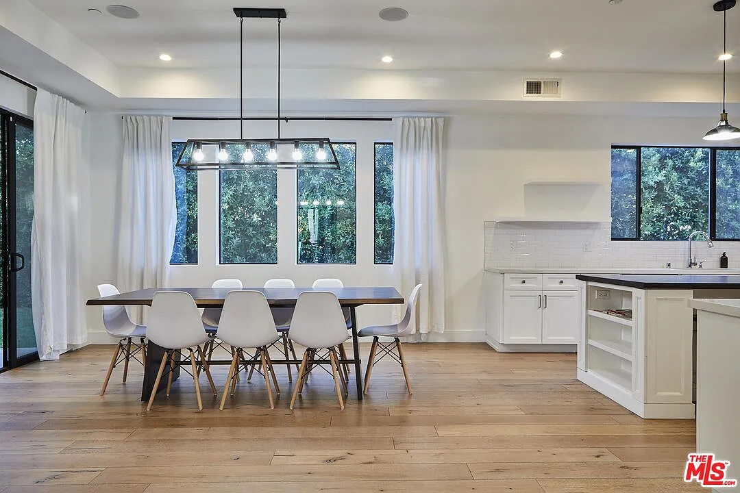 4 bed, 4.5 bath, 3000 sqft, $11,500 — Photo 3