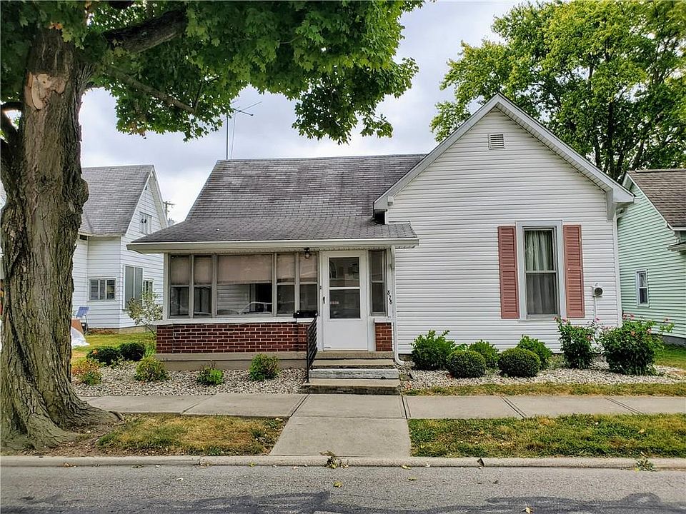 1st image of 828 Elm St
