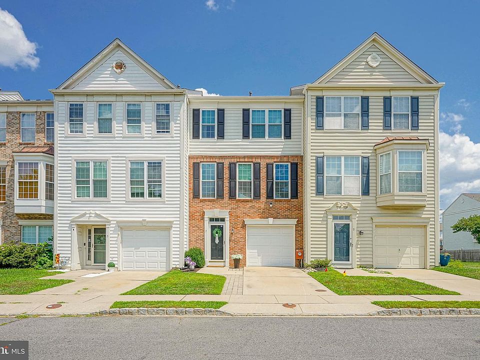 1st image of 7 Winterberry Pl