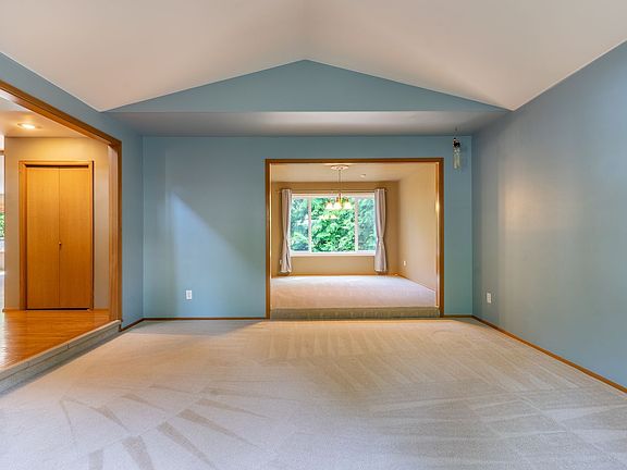 4th image of 1822 221st Pl NE