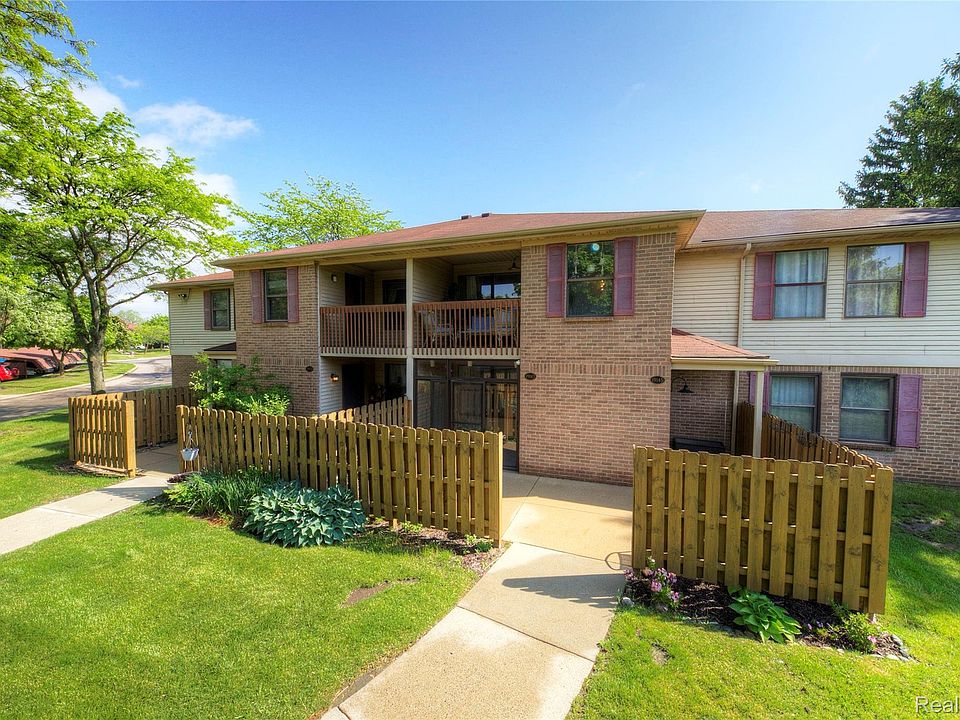 1st image of 19143 Surrey Ln