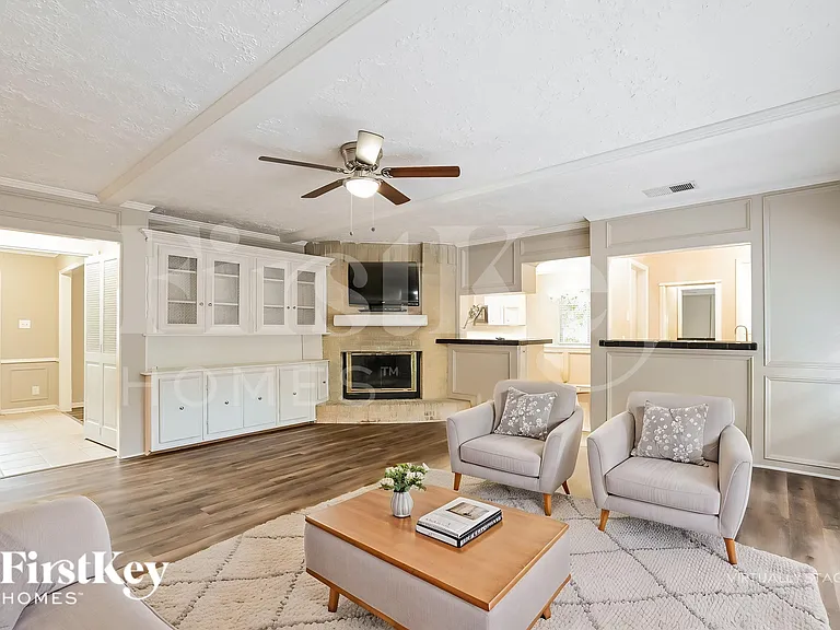 4146 Meadowbank Dr — Photo 4