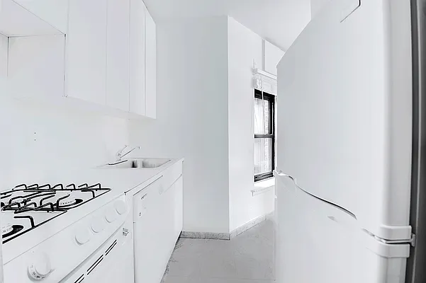 Rented by Urbane Brokerage | media 10