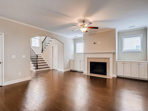5th image of 715 Park Manor Dr SE