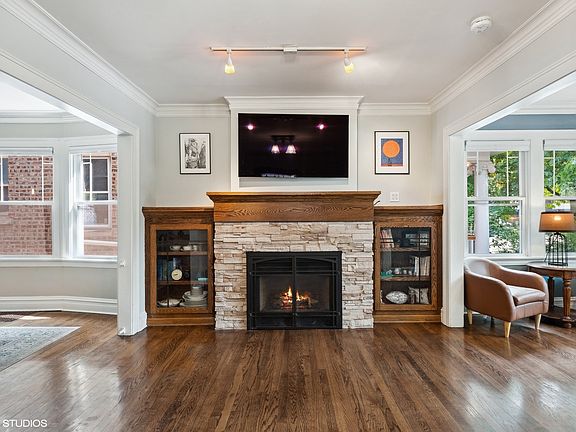 3rd image of 740 S Oak Park Ave