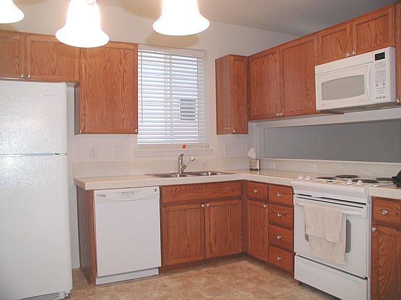 2nd image of 927 SE Albertine St