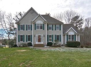 5 Hillside Dr, Wrentham, MA 02093