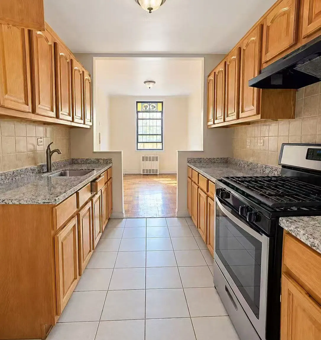 1 bed, 900 sqft, $2,400 — Photo 1