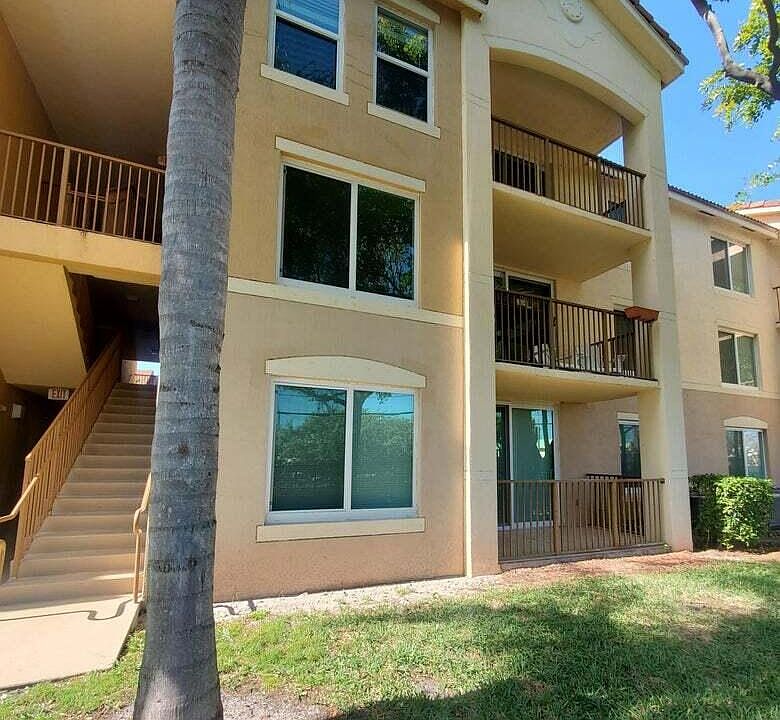 1st image of 206 Villa Cir