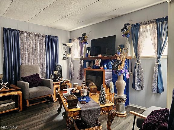 5th image of 633 Riley Ave