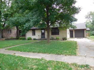 104 1st St, Walnut, IL 61376