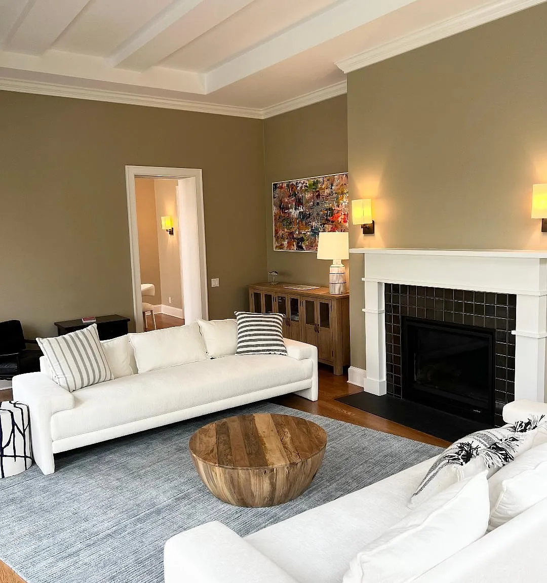 East Hampton Village Fringe Traditional 4BR and 4.5 baths — Photo 3