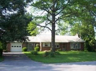 909 Cardinal Rd, Lancaster, PA 17601