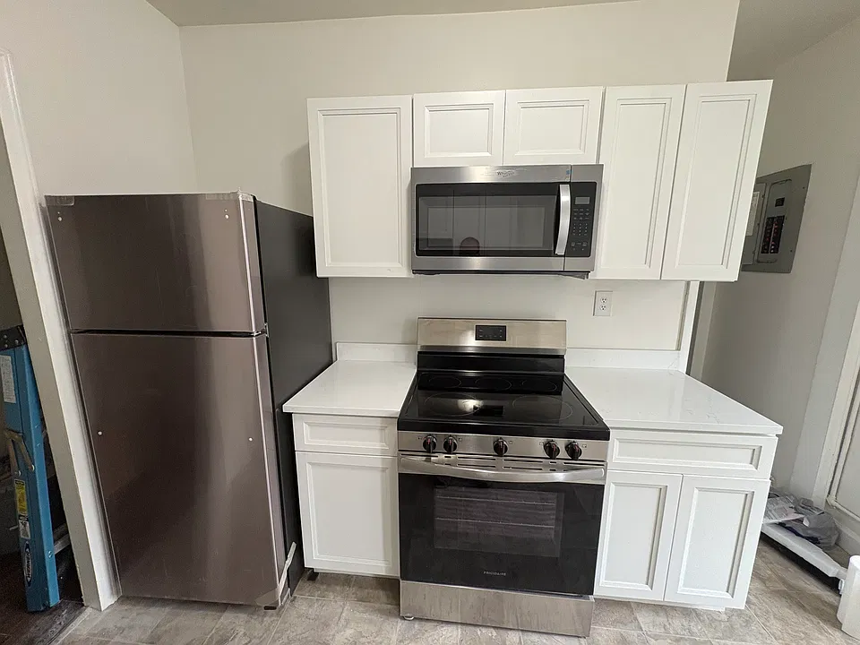 1051 W Walnut St #2
