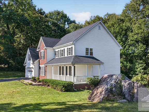 3rd image of 108 Callaway Cir