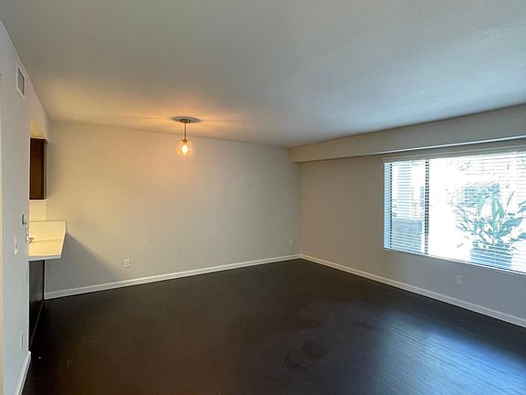 3rd image of 2250 N Niagara St APT 113