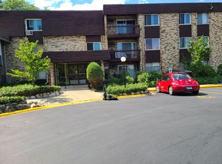922 E Old Willow Rd APT 208, Prospect Heights, IL 60070
