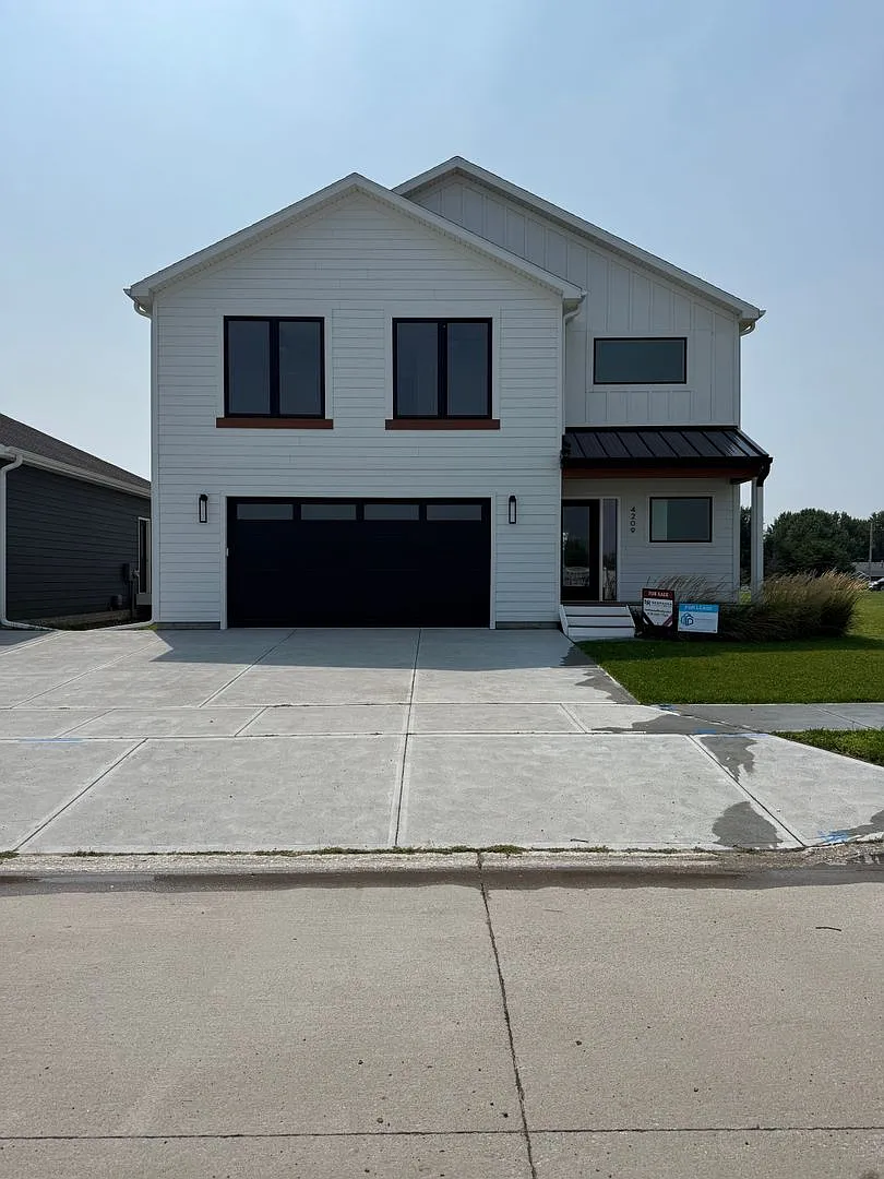 Beautiful New Construction 4 Bedroom, 2.5 Bathroom Home — Photo 1
