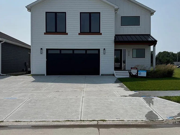 4209 Wilder Ave — Photo 1