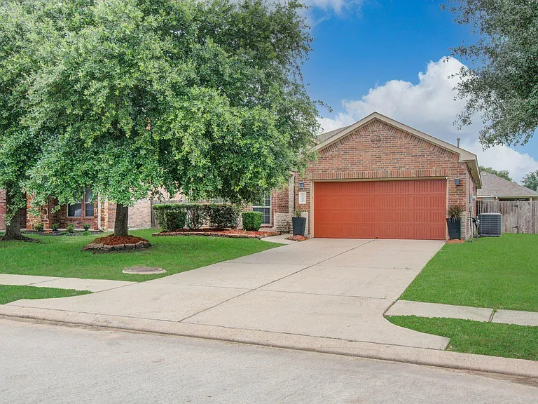 21379 Village Crossing Ln — Photo 42