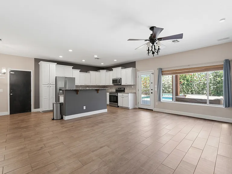 3446 E Fairview St — Photo 20