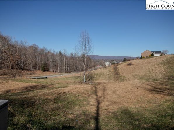 406 SE Huntington Woods Street, Lenoir, NC 28645